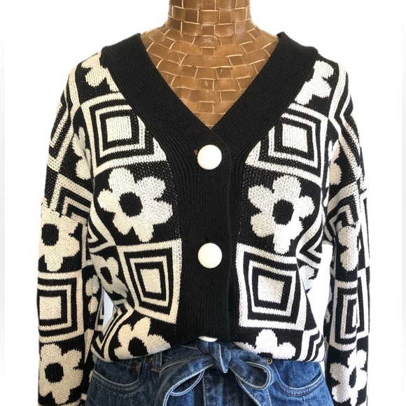 Cleo Black & White Knit Floral Cardigan - Picture 5 of 17